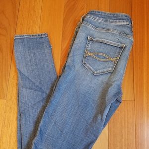 Abercrombie & Fitch Jeans - Abercrombie and Fitch Skinny Jeans 4R Abercrombie & Fitch Jeans - Abercrombie and Fitch Skinny Jeans 4R